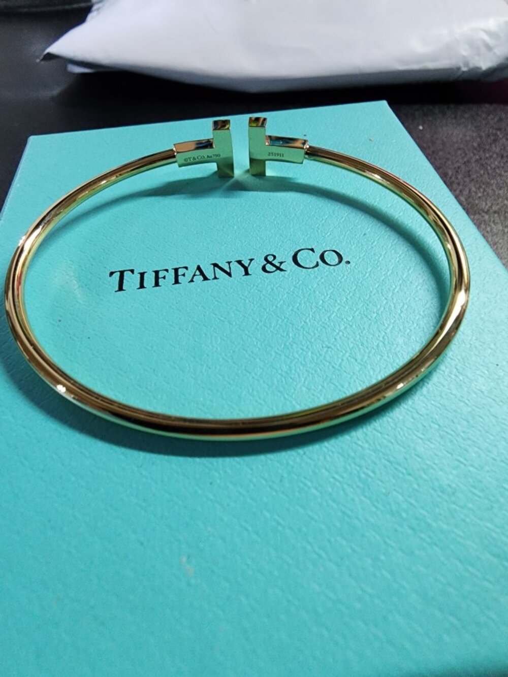 Tiffany & Co. T Wire Bracelet 18k Yellow Gold - Picture 6 of 6